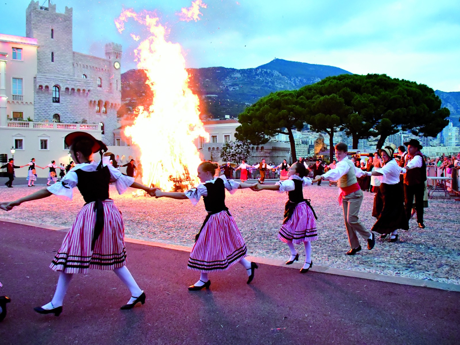 La Palladienne traditional dance performance in Monaco